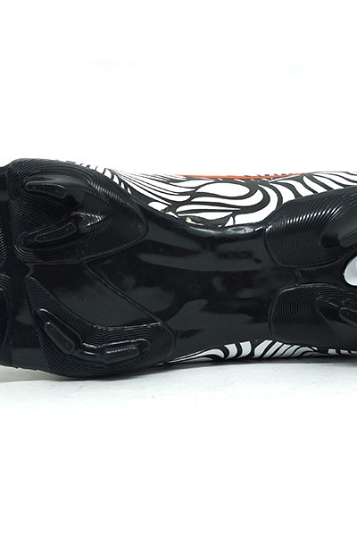 Chuteira Campo Nike Hypervenom Phelon II Preto e Branco - Tamanho 41